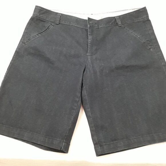 Dockers Navy Shorts - Bermuda Length - Size 16 - Picture 1 of 9